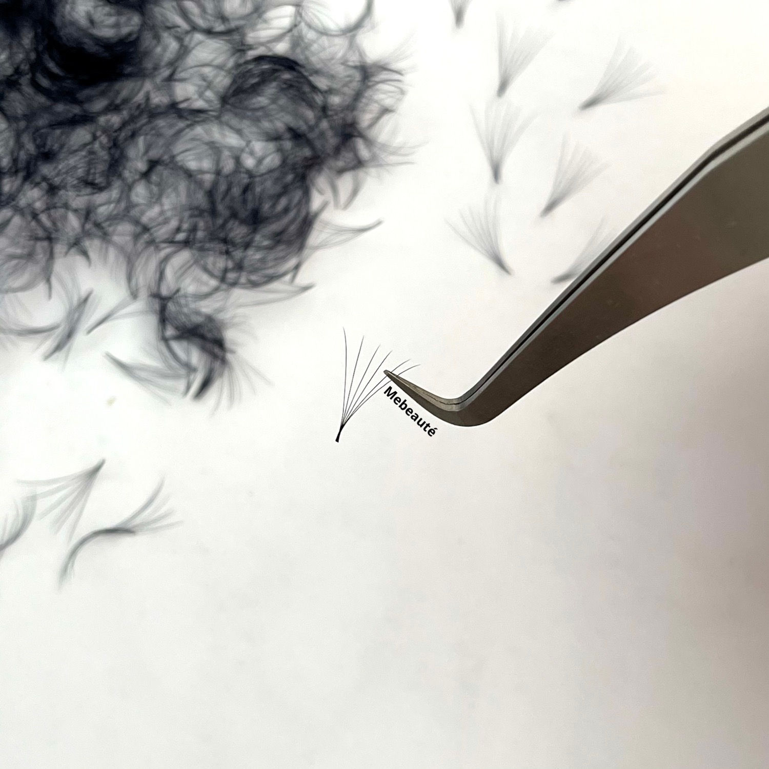 6D (0.05) - Premade Volume Lashes (1000 Fans per Tray)