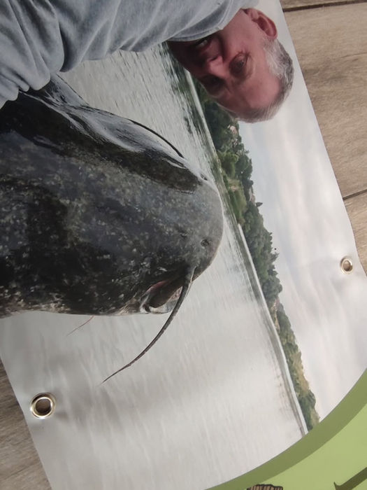 Produits personnalisés, textiles personnalisés, gourdes, goodies, imprimerie, signalétique, banderole, carte de visite, flyer, affiche, tee-shirts, polos, sweats, stylos, produits publicitaires, tasse, mug, marquage textile, broderie, logo, maquette numérique, retouche photo, peluche, vêtement de travail, tablier, panneau, gobelet, calendrier, magnet, vinyl, marquage véhicule, coupe, trophée, médaille, cadeaux anniversaire, noël, baptême, mariage, faire-part, menu, sac, casquette, serviette, tapis, sacoche, bonnet, bod, tunique, indre, berry