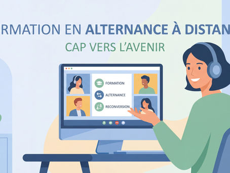 Femme adulte souriante devant un ordinateur en visioconférence, symbolisant la formation en alternance à distance pour une reconversion professionnelle