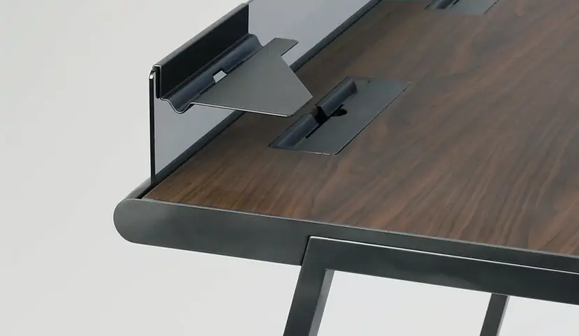 NIK desk.webp