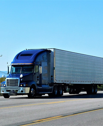 tractor trailer on hwy