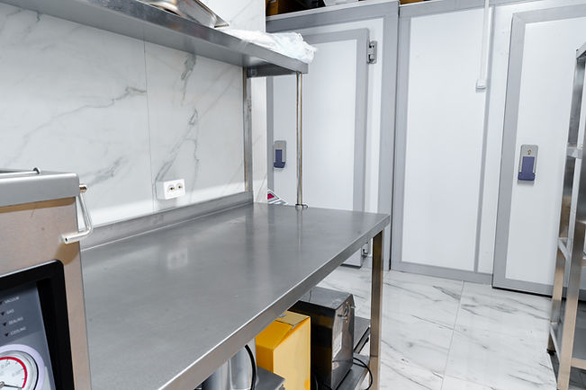 kitchen-appliances-in-professional-kitchen-in-a-re-2026-01-08-08-05-41-utc.jpg