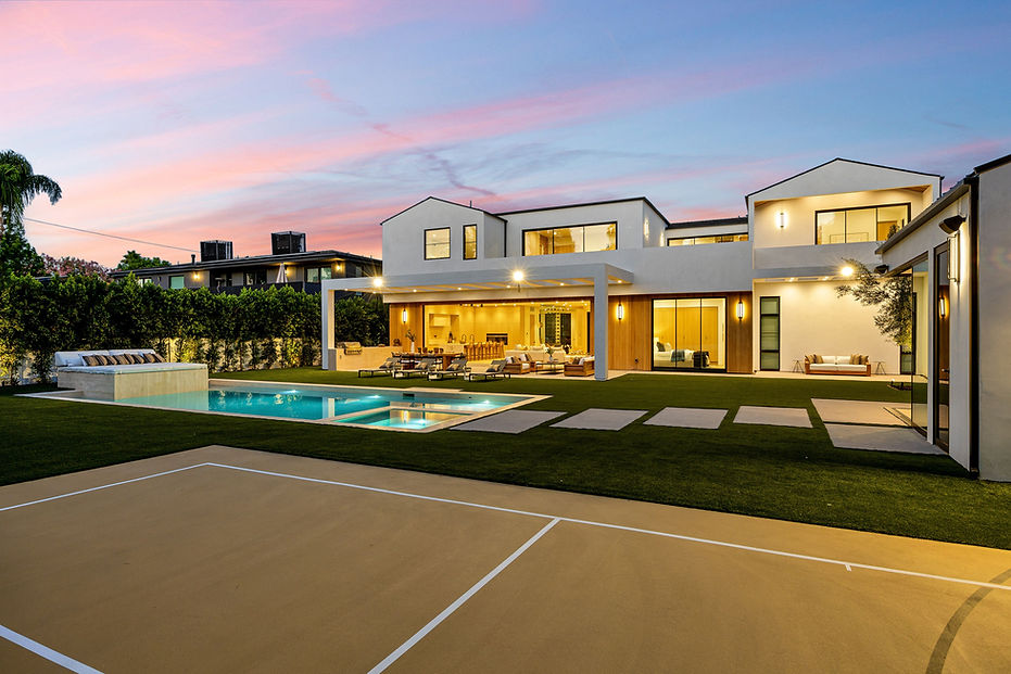 modern-luxury-home-with-swimming-pool-at-sunset-2026-03-18-09-52-31-utc.jpg