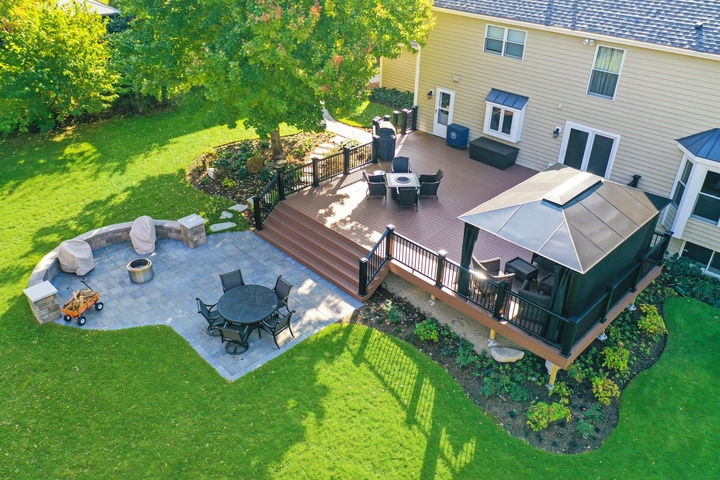 Close-up of Aluminum Universal Black railing on TimberTech Edge Dark Teak deck built by OnDeck in Cary