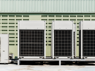 Chiller resfriando ambiente industrial - sistemas de climatização