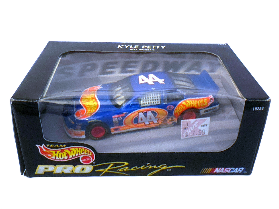 Team Hot Wheels Pro Racing Kyle Petty 1:43 Scale Stock Car #44