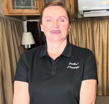 Safe lower back massage: Warm up and thumbs technique