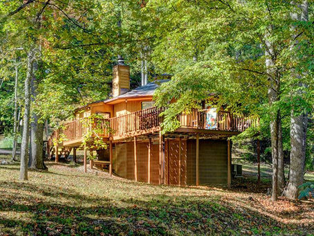 Why you should choose a cabin over a hotel. 