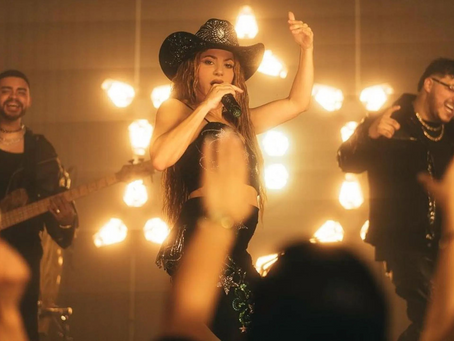 Shakira rinde homenaje a Selena Quintanilla en su nuevo video musical