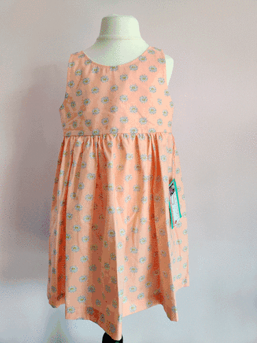 Miniaturbild: peach melba dress images for item designed & handmade by SerendipityGDDs, image uploaded by KHWD