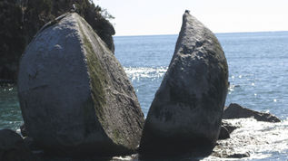 split apple rock image NZ by KHWD