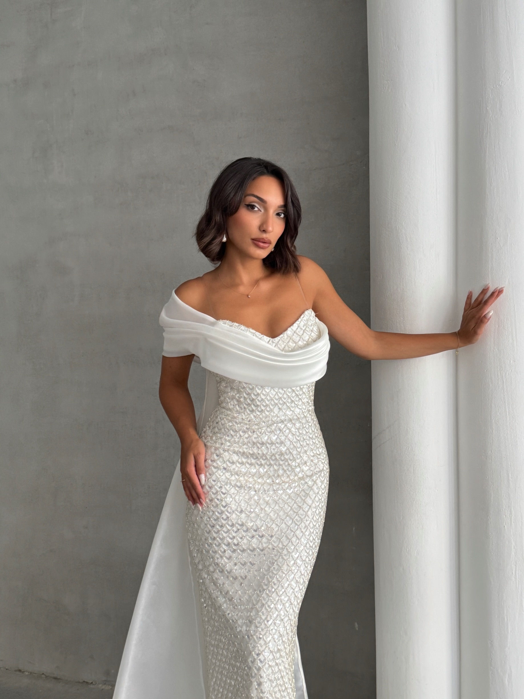 Düşük Kol Detaylı ve Kuyruklu Pul Payet İşlemeli Balık Model Abiye