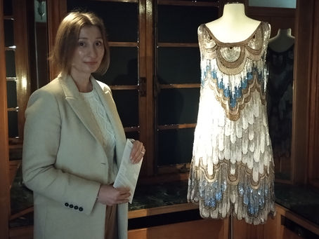 sukienka Fontaine Lumineuse Świetlista fontanna wystawiona w Muzeum van Buuren. Projekt Jeanne Lanvin z 1925 roku