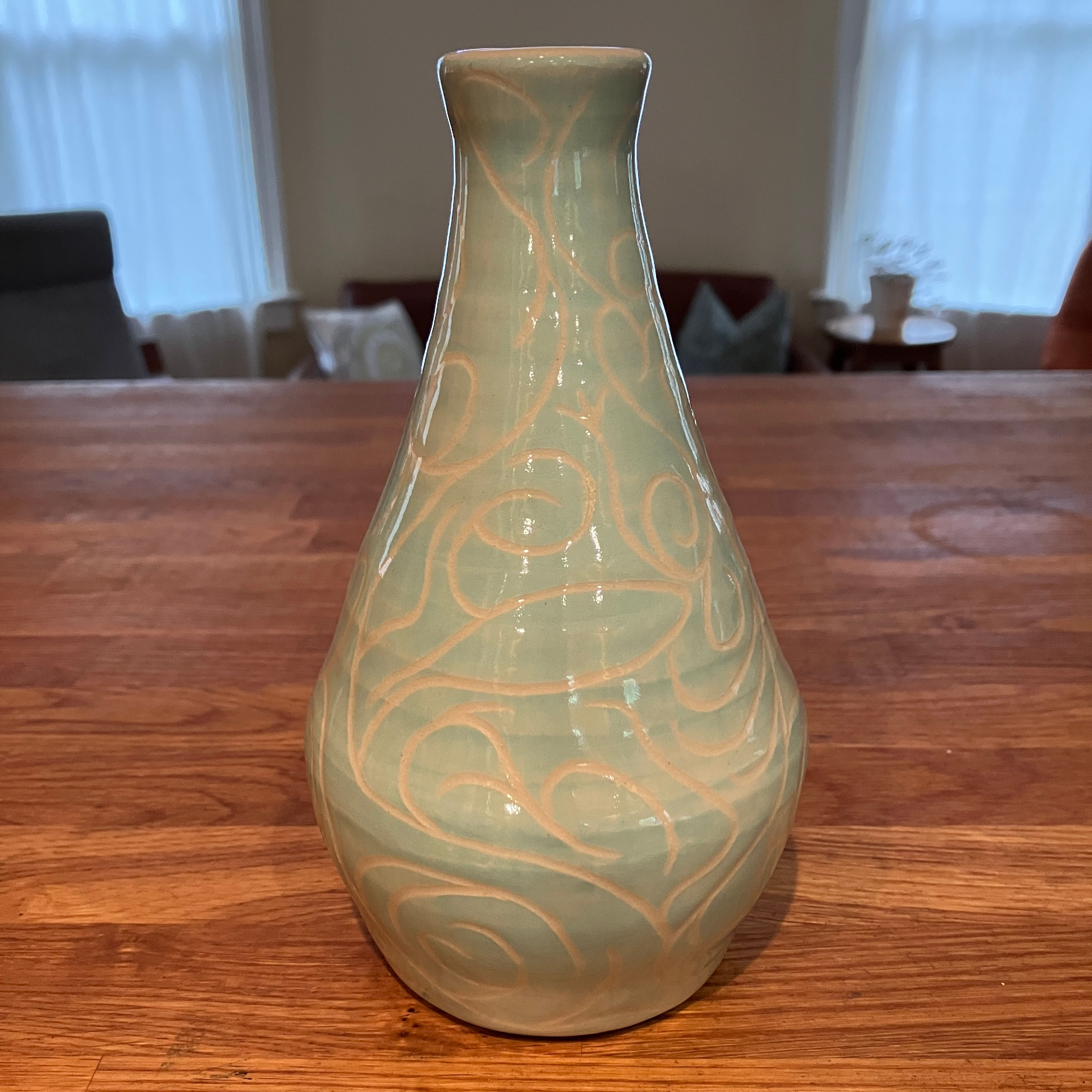 puff sgrafitto vase