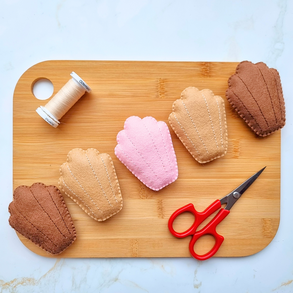 Miniature : Felt French Madeleine