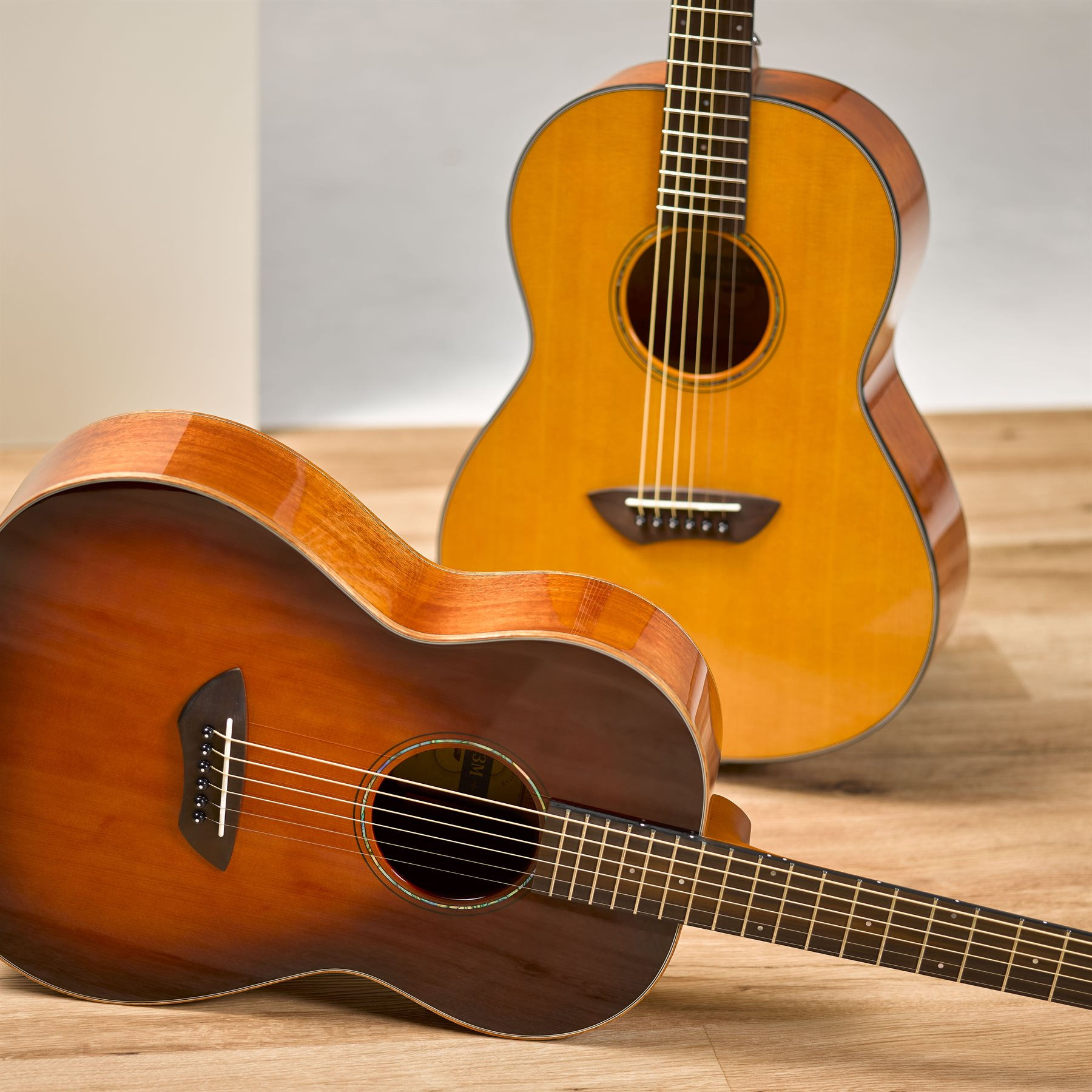 YAMAHA CSF3M FULL SOLID PARLOR ACOUSTIC GUITAR + FREE PADDED GIG BAG