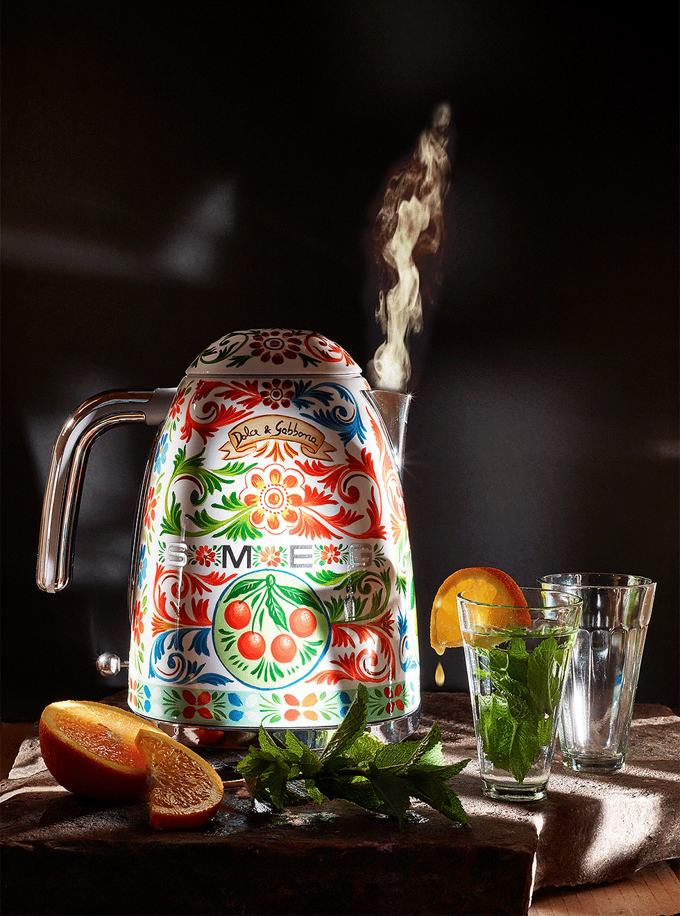 Photo of: Dolce & Gabbana kettle steaming