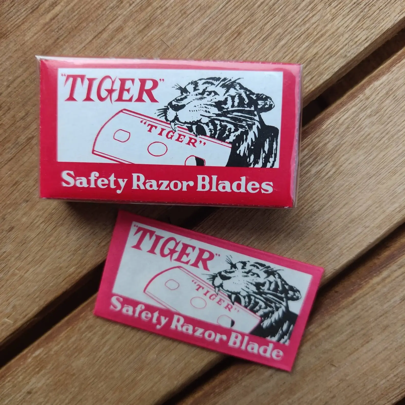 RAZOR BLADE