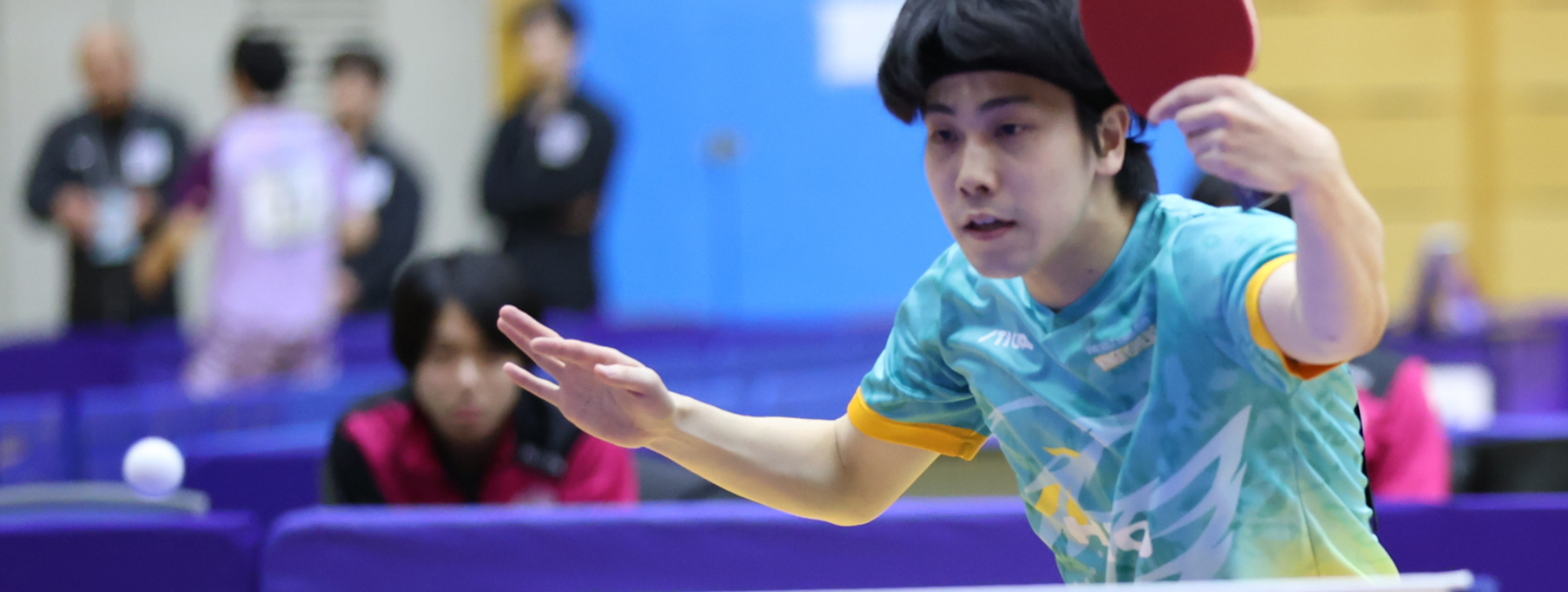 試合をする選手：弓取 眞貴