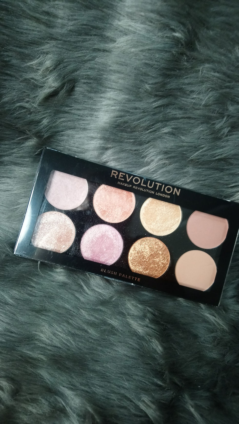 Miniatura: BLUSH