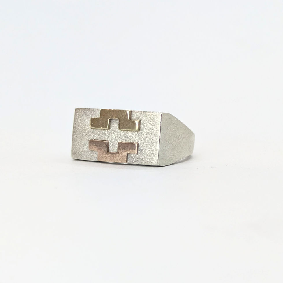 Thumbnail: She's powerful - ring i