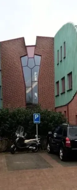 Dierenuitvaartcentrum Amsterdam-Oost is een samenwerking tussen de Stichting Centrale Dierenambulanc