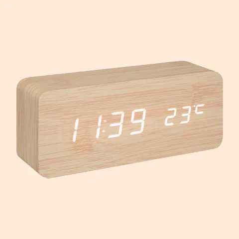 Begin je dag op de juiste voet met onze diverse collectie wekkers. Van klassieke stijlen tot moderne designs, wij hebben de perfecte wekker voor jou. Kies uit verschillende voedingsopties en functies om aan je behoeften te voldoen. Laat je inspireren door onze ruime selectie en word elke dag met een glimlach wakker.