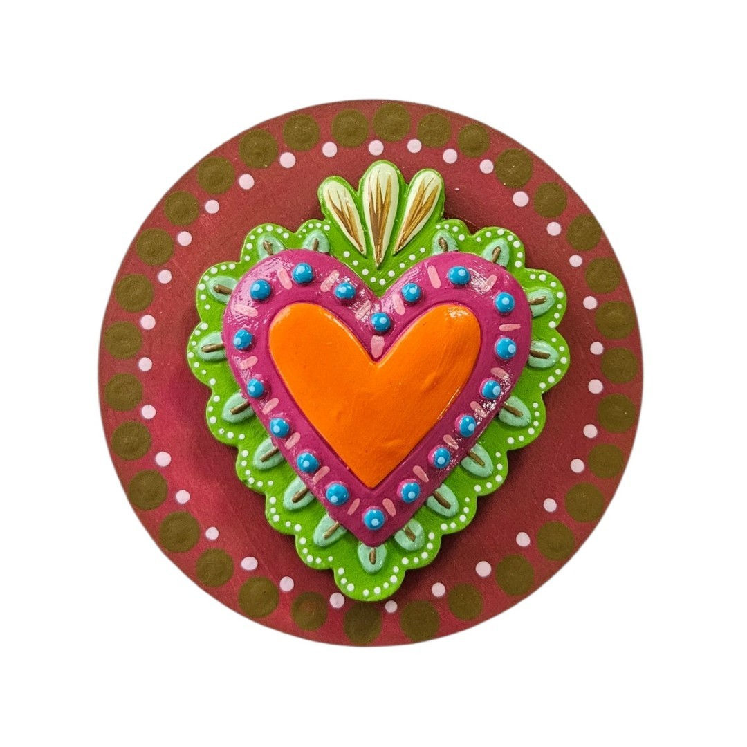 corazón alado decorativo de madera y cerámica