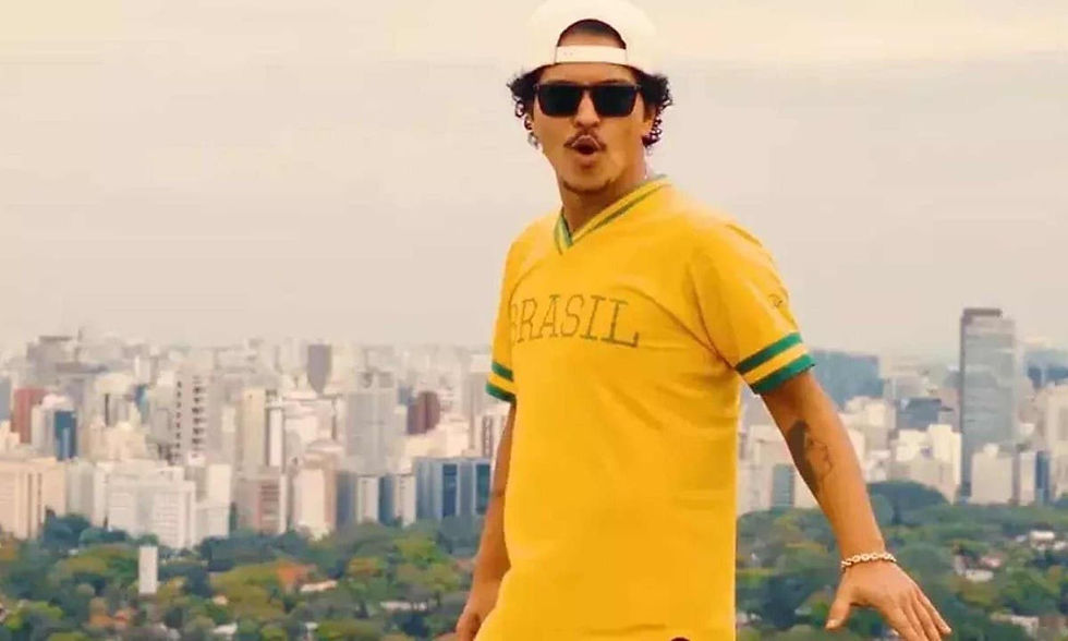 Bruno Mars: Término de Relacionamento - Cantor Anuncia Fim de Seu Romance com Jessica Caban Durante Show