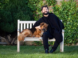 Presidente anuncia "línea de financiamiento piloto" para crear cementerios municipales de mascotas.