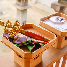 厄除けに使用する鈴立て台と三番叟鈴