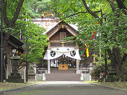大谷地神社の境内