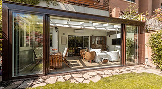 テラスのある庭