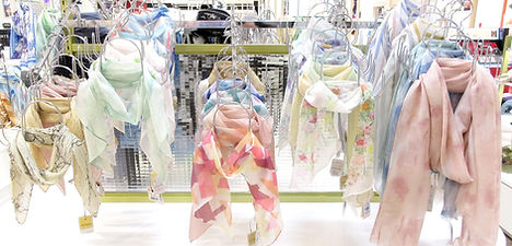 ストール・スカーフなどの服飾雑貨