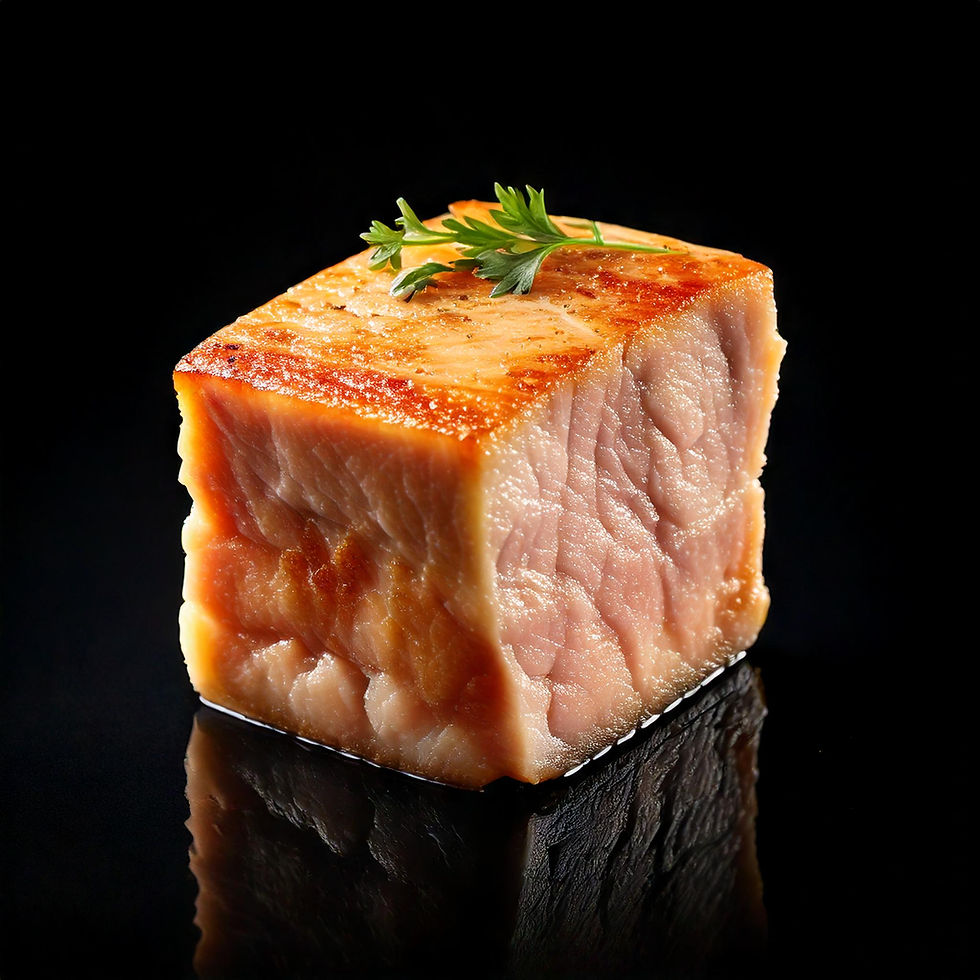 Firefly cubo de carne de pollo pre cocido, cortado por la mitad flotando sobre fondo negro