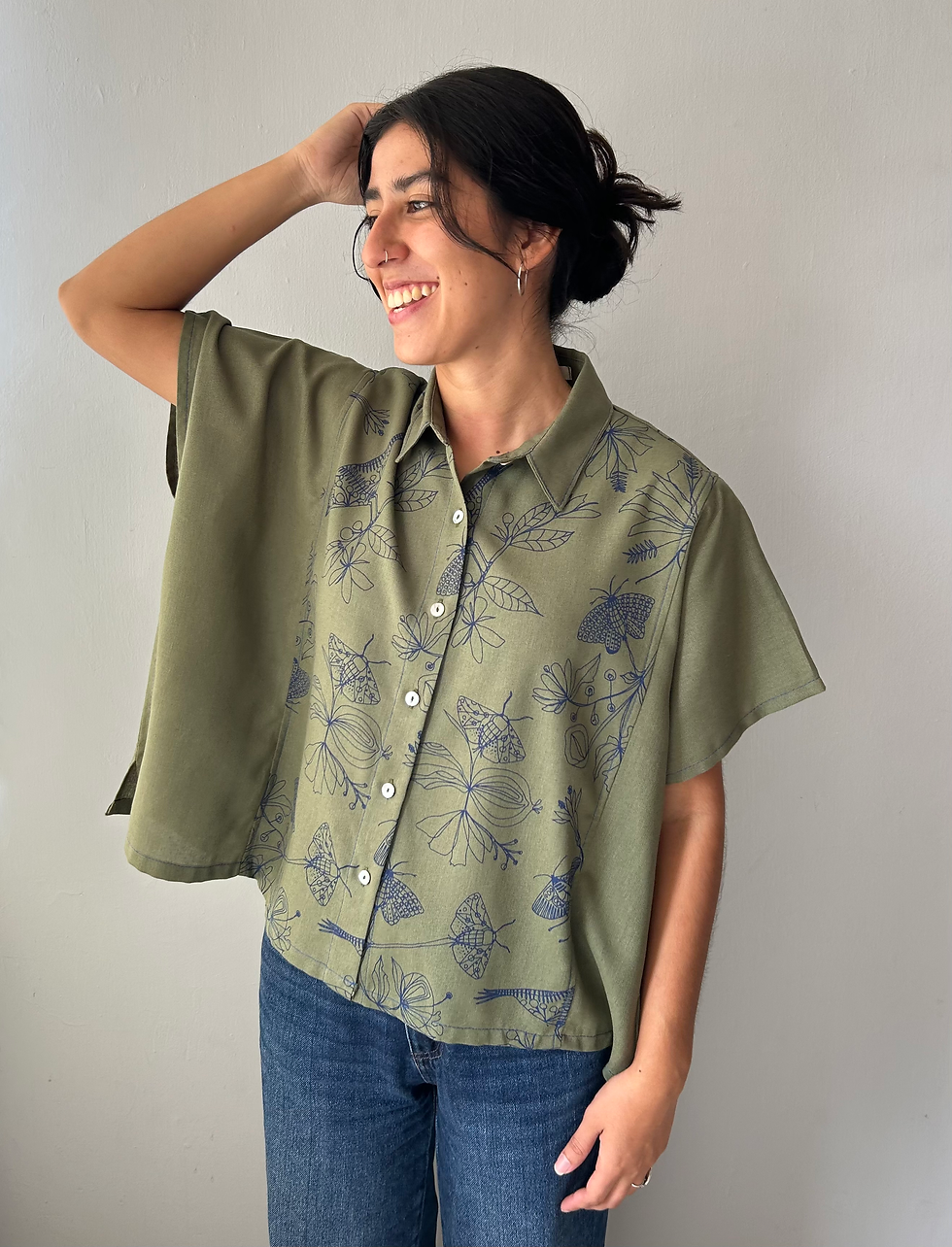 BLUSA CAMISERA VERDE OLIVO - PLANTA VIVIENTE