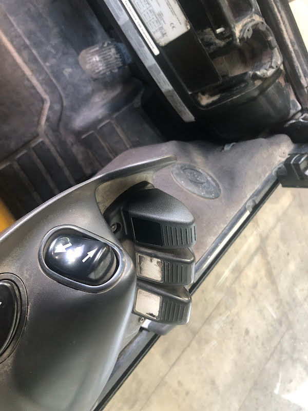 Miniatură: Stivuitor YALE GDP25VX