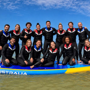 Mega SUP voor bedrijven als teambuilding op zee in De Panne bij StevoKitesurf