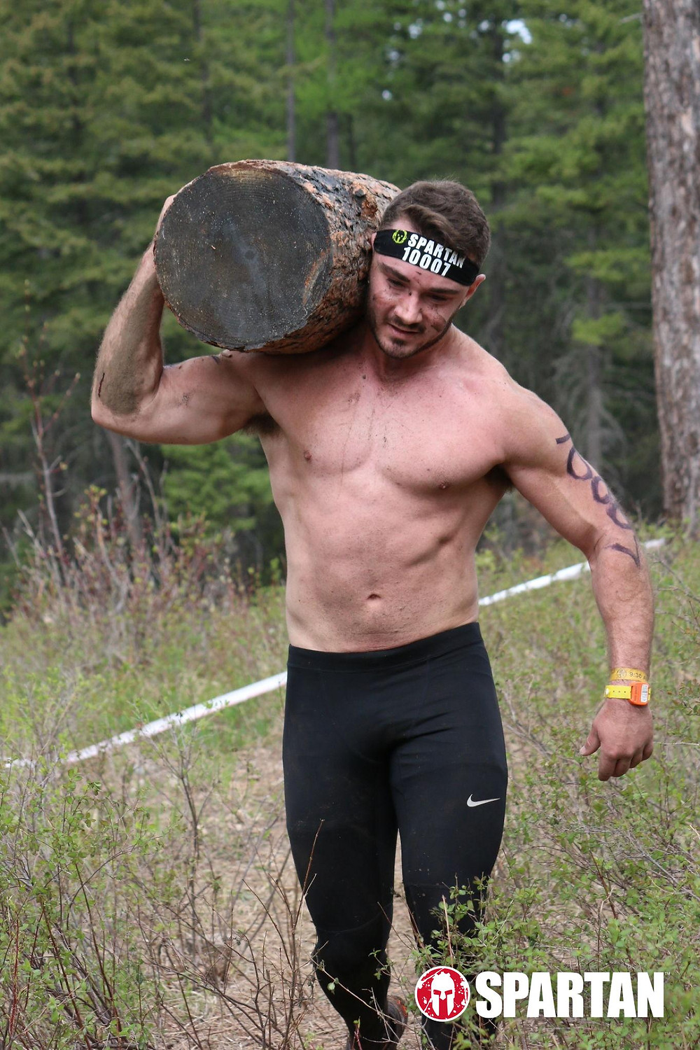 Bryce boepple carrying log during montana spartan race