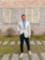 Deivi Consultor de imagem e personal stylist vestindo um esporte fino