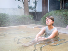ชุดอาบน้ำ "BATHTIME TOPS" สำหรับใช้ในบ่อน้ำพุร้อนในญี่ปุ่นชุดอาบน้ำที่มีต้นกำเนิดจากเสียงของผู้ที่เคยเป็นโรคมะเร็งเต้านม