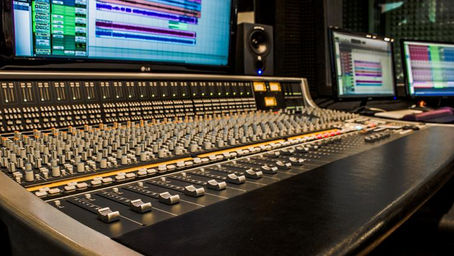 Cory D. Raines explaining production deals vs shopping deals in the music industry