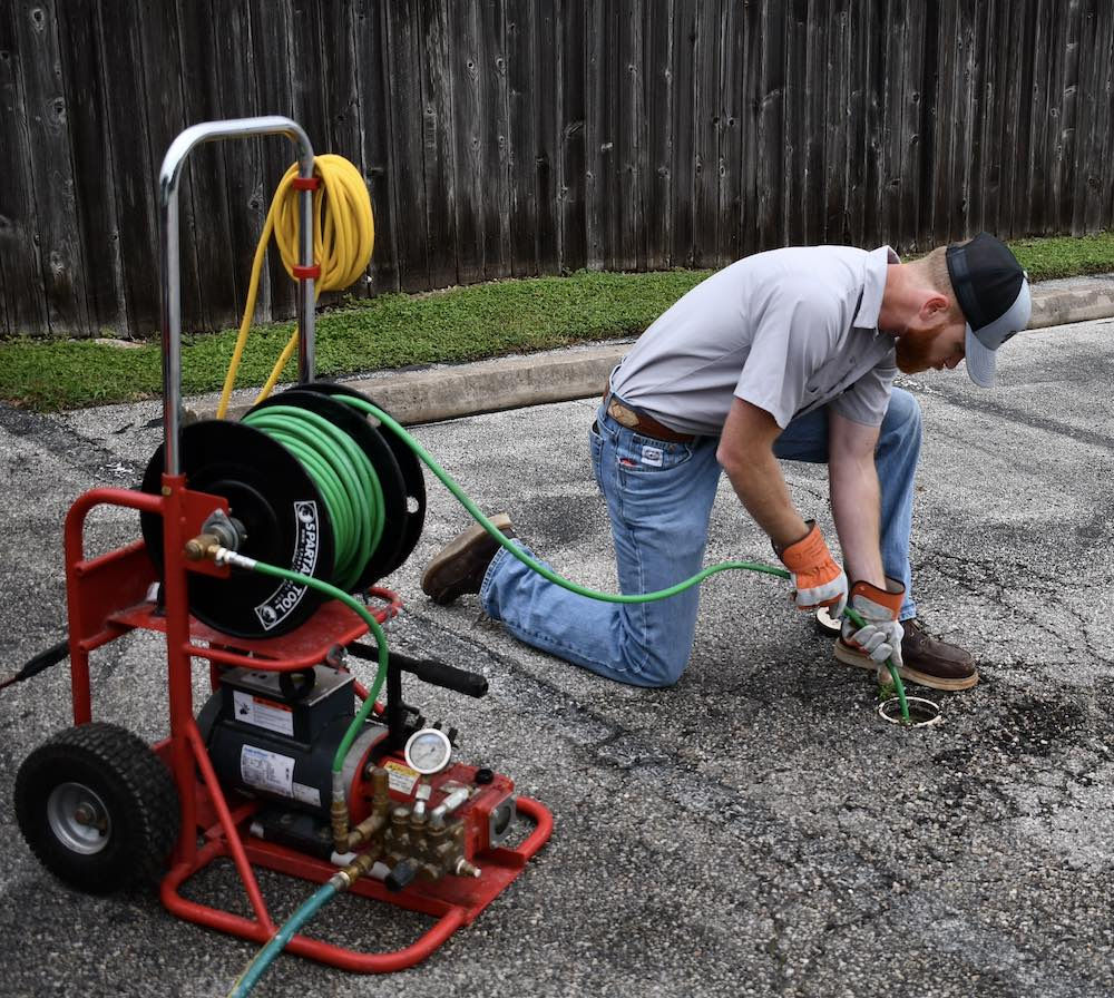a man hydro jetting
