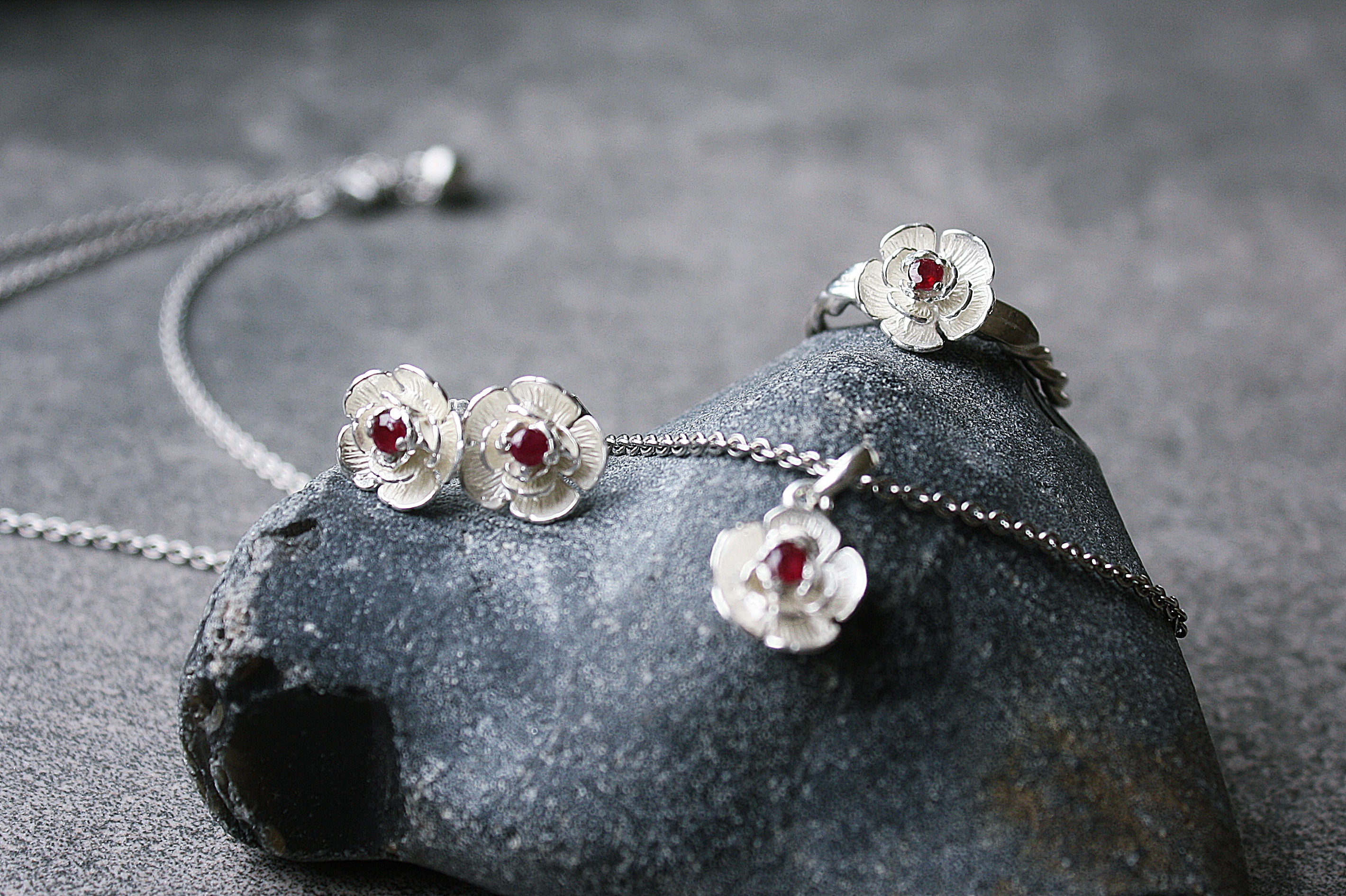 Ohrstecker "Rubinrot"