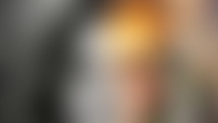 אישה שרואה את היופי שלה מבפנים