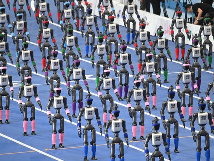 Los robots humanoides exhiben sus destrezas en Pekín mientras China acelera su aplicación industrial