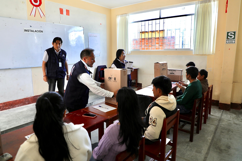 Ciudadanos participan en las jornadas de instrucción técnica de la ONPE con el fin de asegurar el correcto desarrollo de las mesas de sufragio. (Foto: Onpe)