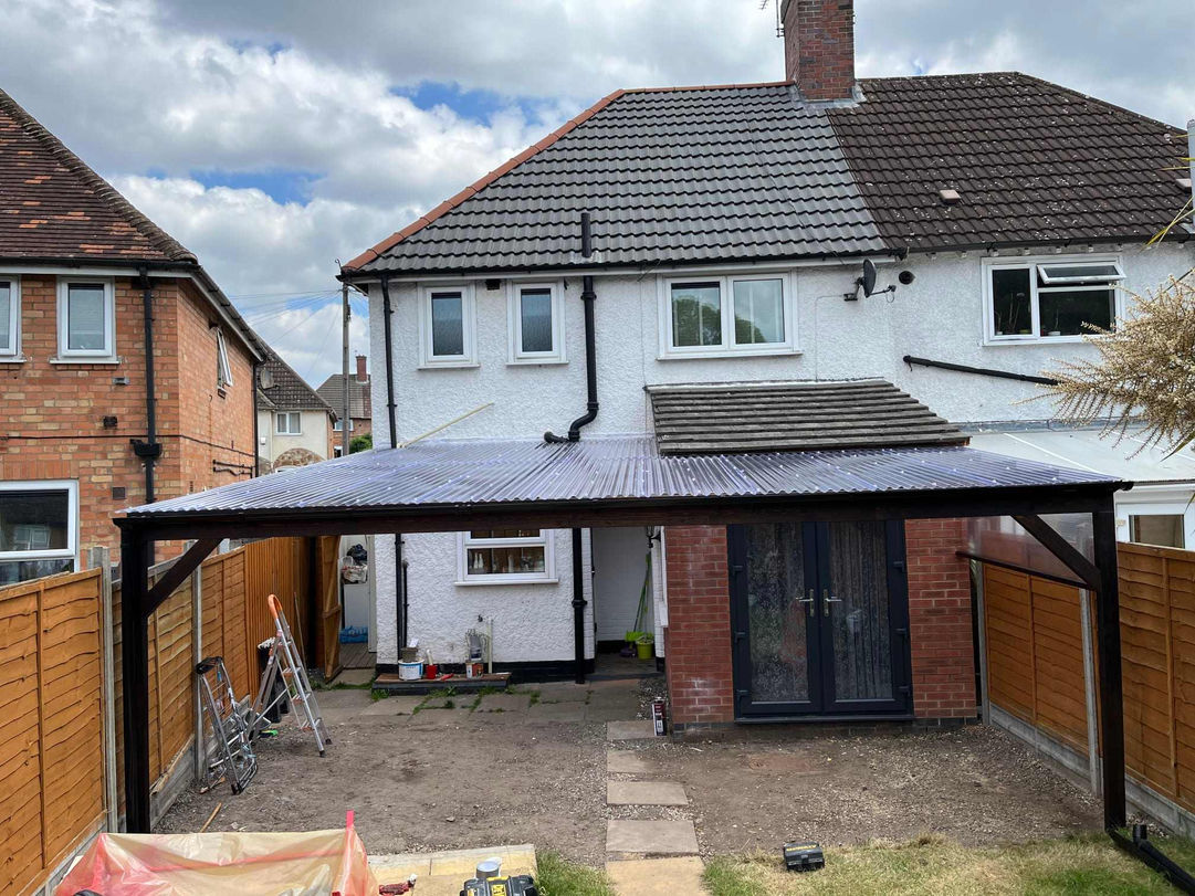 House with outdoor structure