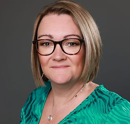 Toni Horn is a global keynote speaker and neurodiversity consultant specialising in inclusive workplaces and support for neurodivergent individuals.
Diagnosed with dyslexia at 17 and later with autism, Toni combines lived experience with professional expertise as a qualified SEMH Practitioner and CPD-accredited trainer, with a PGCert in the Psychology of Wellbeing in the Workplace.