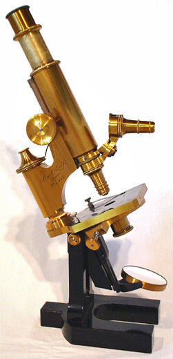 Fotografia del microscopio usato da Robert Koch